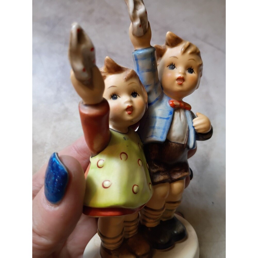 Hummel Goebel W Germany Figurine "Auf Wiedersehen" 1983  6.5” - Picture 5 of 6